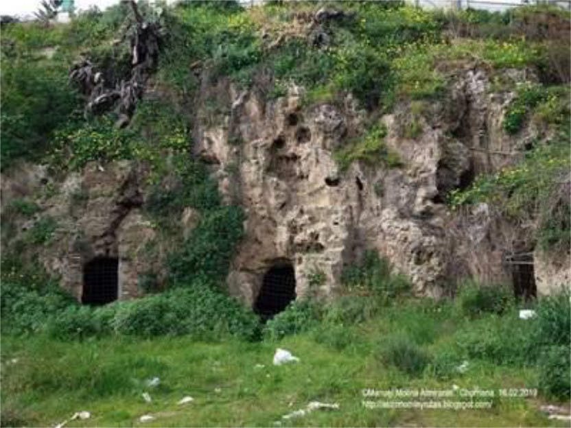 Otras cuevas artificiales posibles eremitorios en la zona de La Toska
